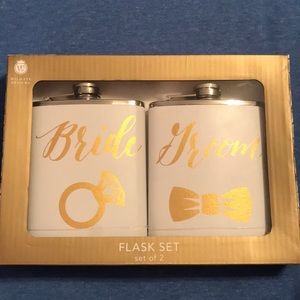Wild Eye Designs Accessories - Bride/Groom Flask Set Wild Eye Designs Accessories - Bride/Groom Flask Set